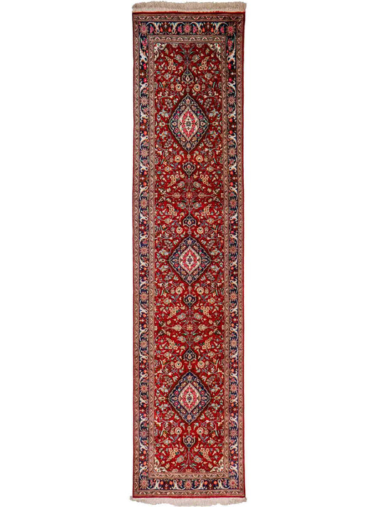 Sehr feiner, handgeknüpfter Khademi Ghom Perserteppich aus Seide, rot. 296x68 cm. Verkauf durch Jupiter Intl.