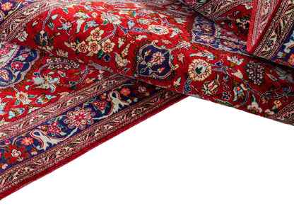Sehr feiner, handgeknüpfter Khademi Ghom Perserteppich aus Seide, rot. 296x68 cm. Verkauf durch Jupiter Intl.