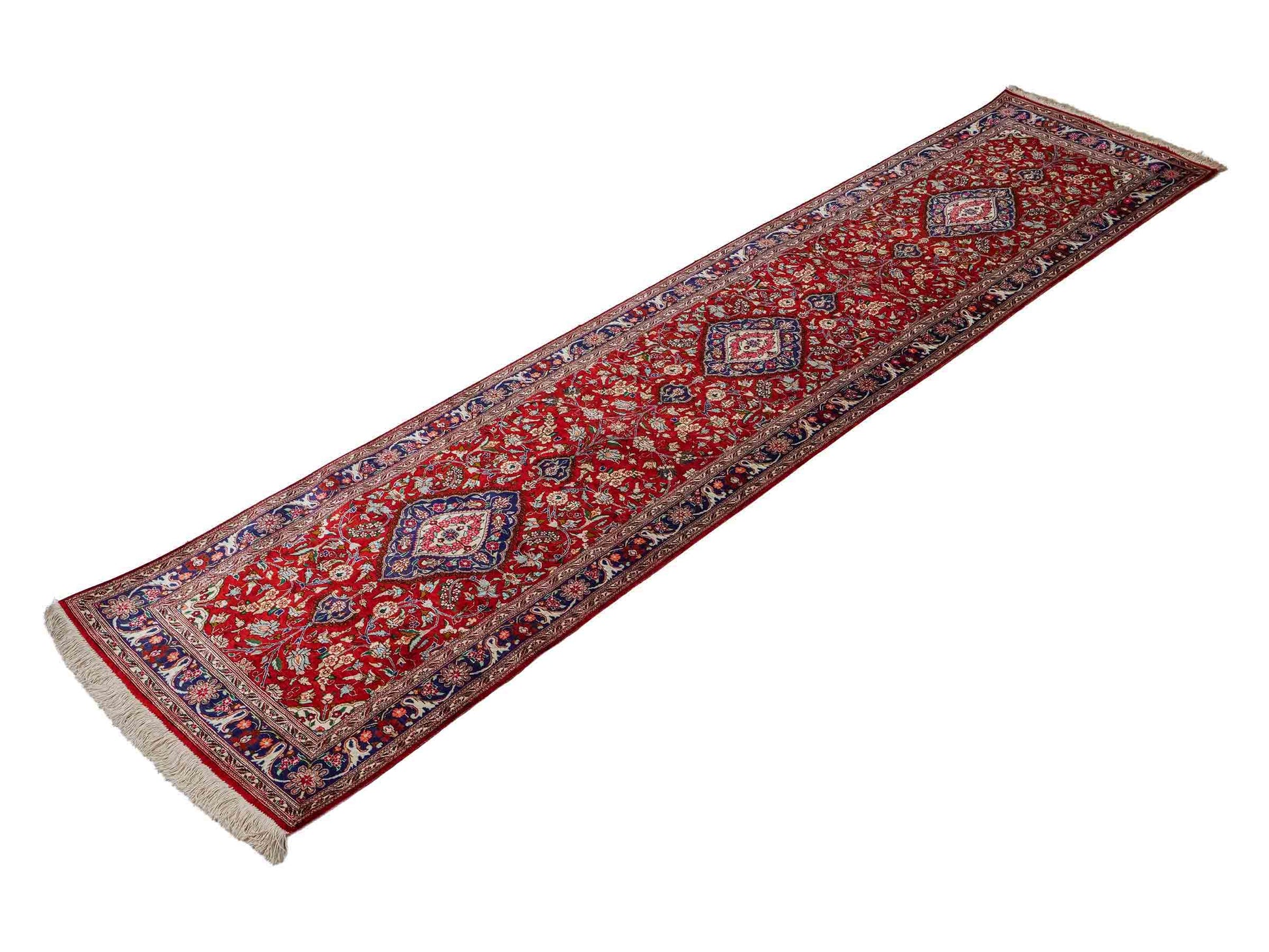 Sehr feiner, handgeknüpfter Khademi Ghom Perserteppich aus Seide, rot. 296x68 cm. Verkauf durch Jupiter Intl.