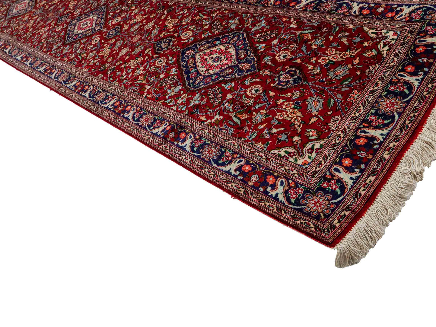 Sehr feiner, handgeknüpfter Khademi Ghom Perserteppich aus Seide, rot. 296x68 cm. Verkauf durch Jupiter Intl.