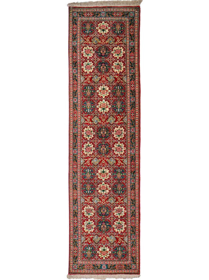 Sehr feiner, handgeknüpfter Ghom Perserteppich aus Seide von Khademi, rot. 297x77 cm. Verkauf durch Jupiter Intl.
