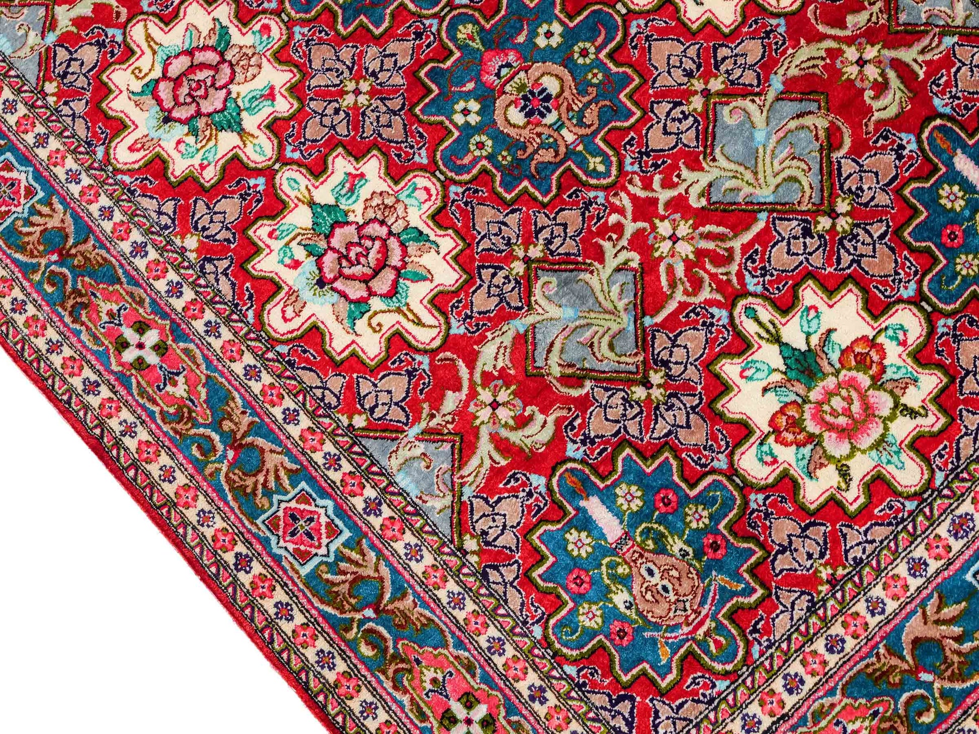 Sehr feiner, handgeknüpfter Ghom Perserteppich aus Seide von Khademi, rot. 297x77 cm. Verkauf durch Jupiter Intl.