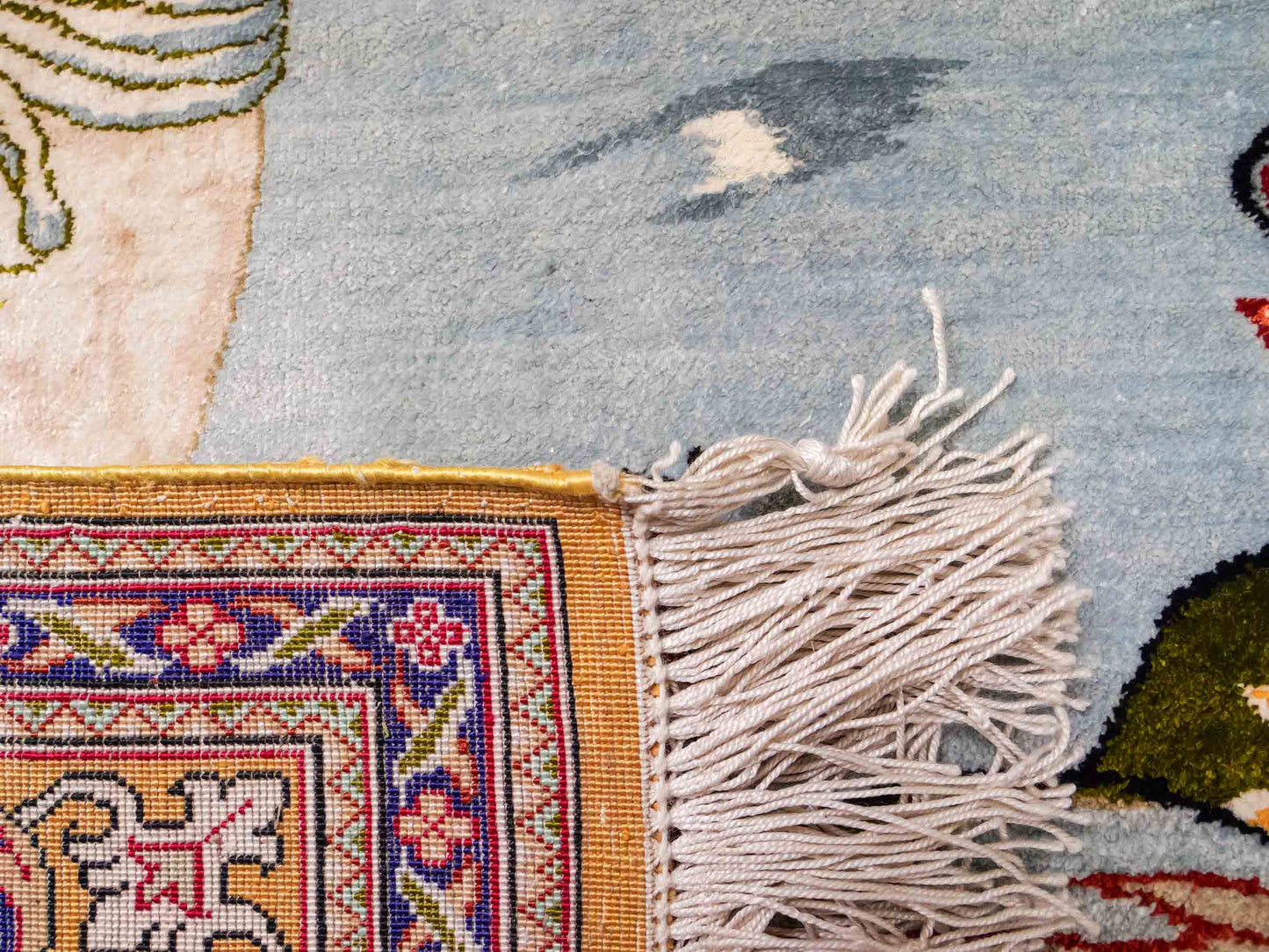 Sehr feiner, handgeknüpfter Ghom Perserteppich aus Seide von Khademi, braun, blau. 150x101 cm. Verkauf durch Jupiter Intl.
