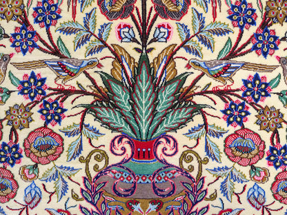 Feiner, handgeknüpfter Ghom Perserteppich aus Wolle von Khademi, creme, blau. 205x139 cm. Verkauf durch Jupiter Intl.