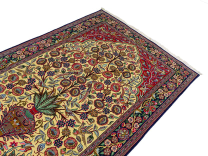 Feiner, handgeknüpfter Ghom Perserteppich aus Wolle von Khademi, creme, blau. 205x139 cm. Verkauf durch Jupiter Intl.