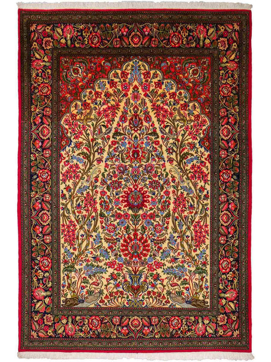 Feiner, handgeknüpfter Ghom Perserteppich aus Wolle von Khademi, creme, rot. 226x141 cm. Verkauf durch Jupiter Intl.