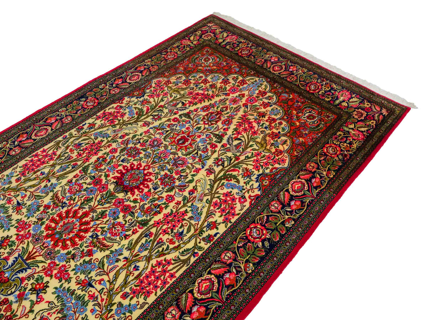 Feiner, handgeknüpfter Ghom Perserteppich aus Wolle von Khademi, creme, rot. 226x141 cm. Verkauf durch Jupiter Intl.
