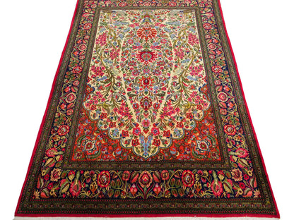 Feiner, handgeknüpfter Ghom Perserteppich aus Wolle von Khademi, creme, rot. 226x141 cm. Verkauf durch Jupiter Intl.