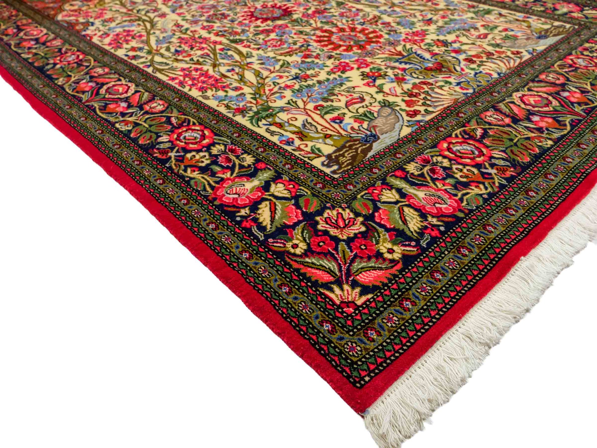 Feiner, handgeknüpfter Ghom Perserteppich aus Wolle von Khademi, creme, rot. 226x141 cm. Verkauf durch Jupiter Intl.