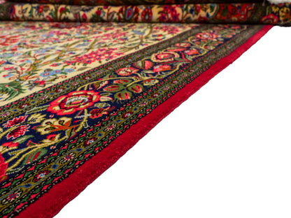 Feiner, handgeknüpfter Ghom Perserteppich aus Wolle von Khademi, creme, rot. 226x141 cm. Verkauf durch Jupiter Intl.