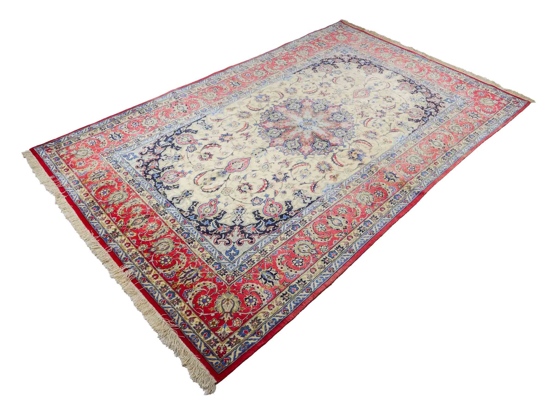 Sehr feiner, handgeknüpfter Isfahan Perserteppich aus Wolle und Seide mit Seidenkette von Khademi. Größe: 243 x 153 cm. Farbe: Weiß, creme, rot, blau. Verkauf durch JUPITER Intl.