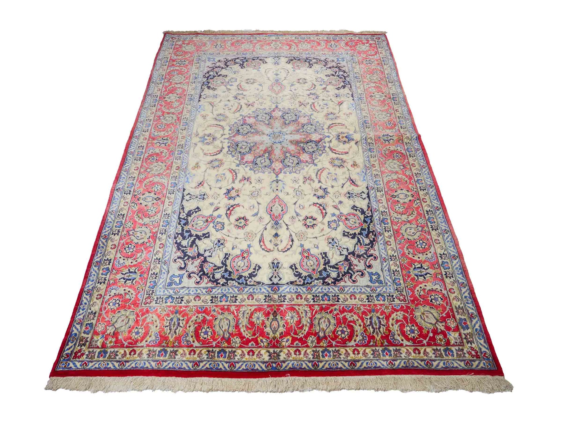 Sehr feiner, handgeknüpfter Isfahan Perserteppich aus Wolle und Seide mit Seidenkette von Khademi. Größe: 243 x 153 cm. Farbe: Weiß, creme, rot, blau. Verkauf durch JUPITER Intl.