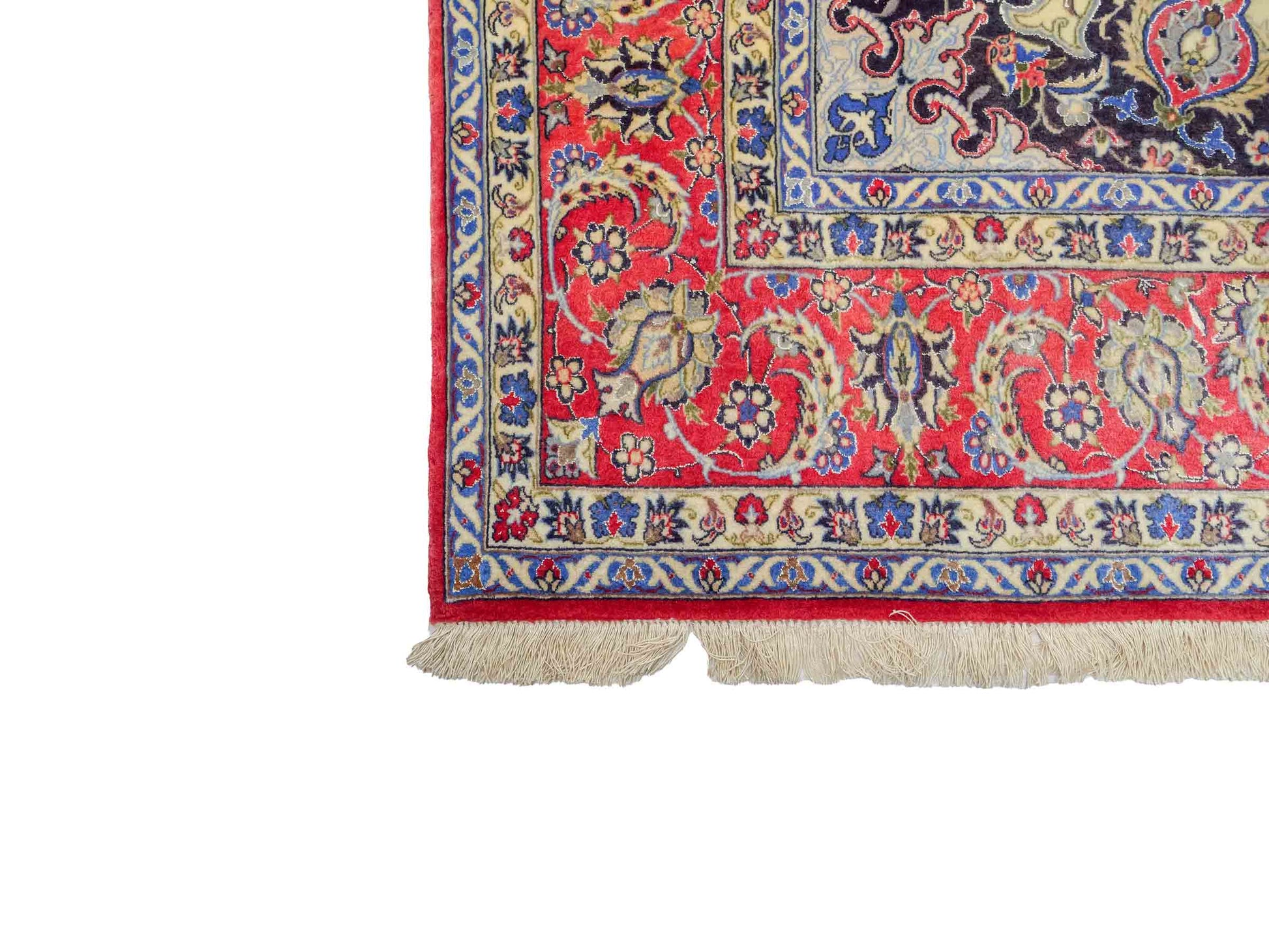 Sehr feiner, handgeknüpfter Isfahan Perserteppich aus Wolle und Seide mit Seidenkette von Khademi. Größe: 243 x 153 cm. Farbe: Weiß, creme, rot, blau. Verkauf durch JUPITER Intl.