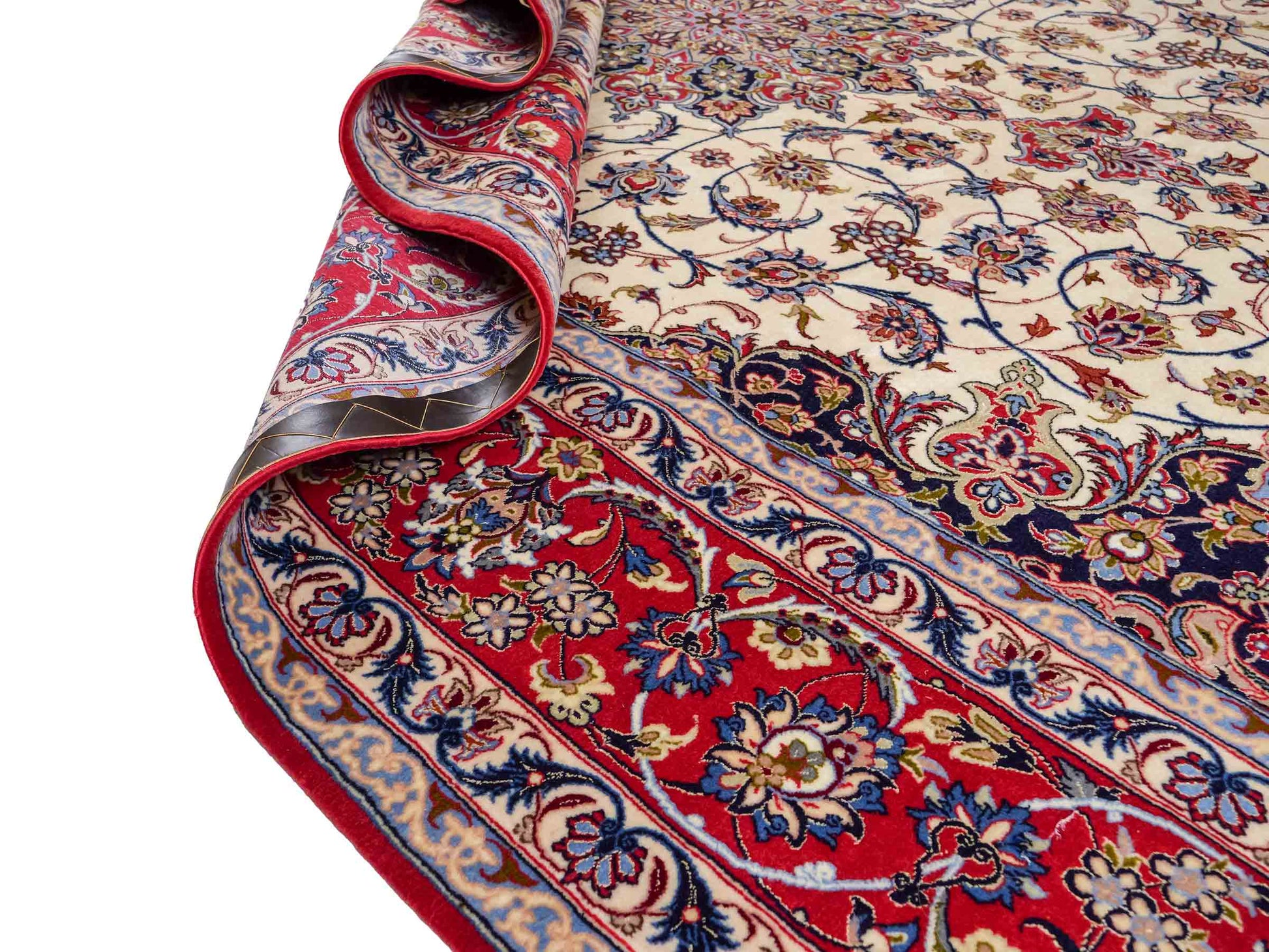 Sehr feiner, handgeknüpfter Isfahan Perserteppich aus Wolle mit Seide von Khademi. Farbe: Cremeweiß, rot, blau. Größe: 312 x 207 cm. Vertrieb durch JUPITER Intl.