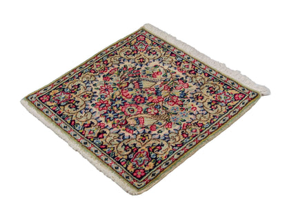 Feiner, handgeknüpfter Kerman Perserteppich aus Wolle von Khademi, creme, beige. 0,54 x 0,54 m. Vertrieb durch JUPITER Intl.
