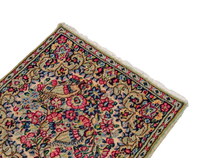 Feiner, handgeknüpfter Kerman Perserteppich aus Wolle von Khademi, creme, beige. 0,54 x 0,54 m. Vertrieb durch JUPITER Intl.