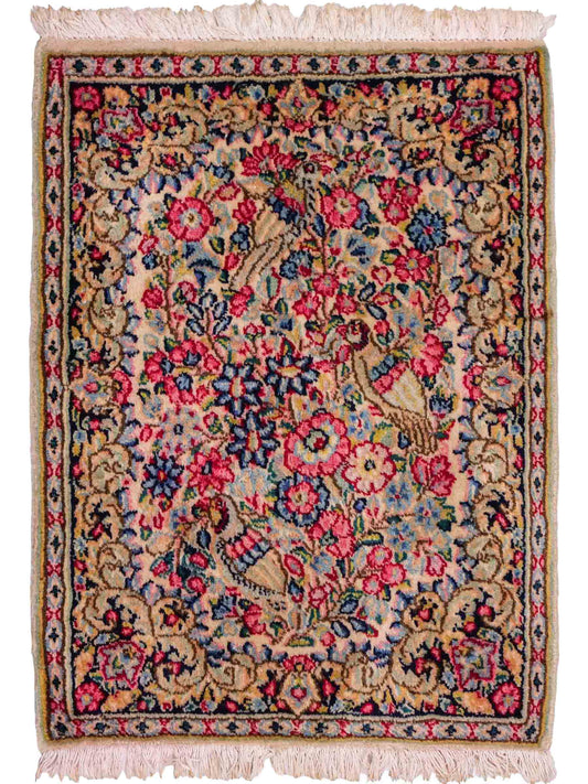 Feiner, handgeknüpfter Kerman Perserteppich aus Wolle von Khademi, creme, beige. 0,70 x 0,56 m. Vertrieb durch JUPITER Intl.