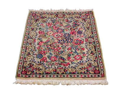 Feiner, handgeknüpfter Kerman Perserteppich aus Wolle von Khademi, creme, beige. 0,70 x 0,56 m. Vertrieb durch JUPITER Intl.
