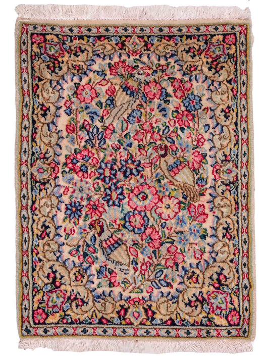 Feiner, handgeknüpfter Kerman Perserteppich aus Wolle von Khademi, creme, beige. 0,71 x 0,54 m. Vertrieb durch JUPITER Intl.