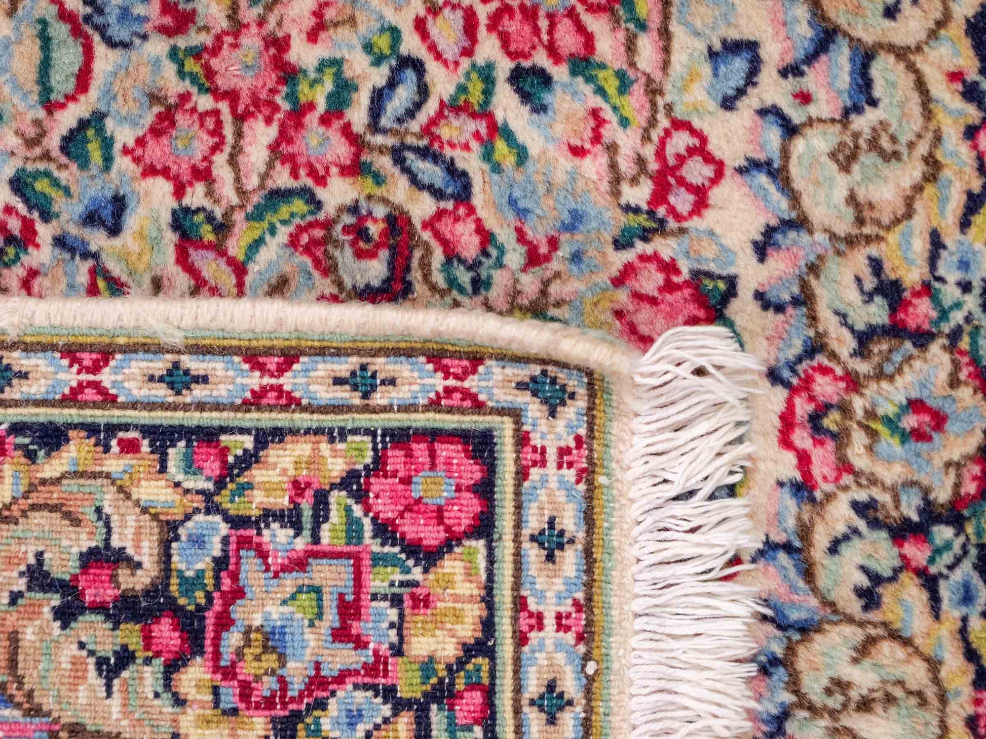 Feiner, handgeknüpfter Kerman Perserteppich aus Wolle von Khademi, creme, beige. 0,71 x 0,54 m. Vertrieb durch JUPITER Intl.