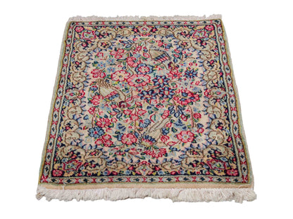 Feiner, handgeknüpfter Kerman Perserteppich aus Wolle von Khademi, creme, beige. 0,71 x 0,54 m. Vertrieb durch JUPITER Intl.
