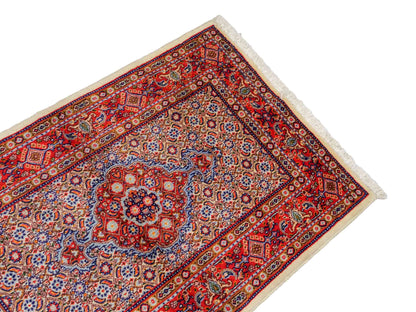 Feiner, handgeknüpfter Moud Perserteppich aus reiner Wolle mit Medaillon von Khademi. Größe: 121 x 81 cm. Farbe: Rot, creme. RB3-12. Ursprung: Iran / Persien. Verkauf durch JUPITER Intl.