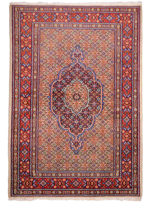 Feiner, handgeknüpfter Moud Perserteppich aus reiner Wolle mit Medaillon von Khademi. Größe: 145 x 100 cm. Farbe: Rot, creme. RB3-11B. Ursprung: Iran / Persien. Verkauf durch JUPITER Intl.