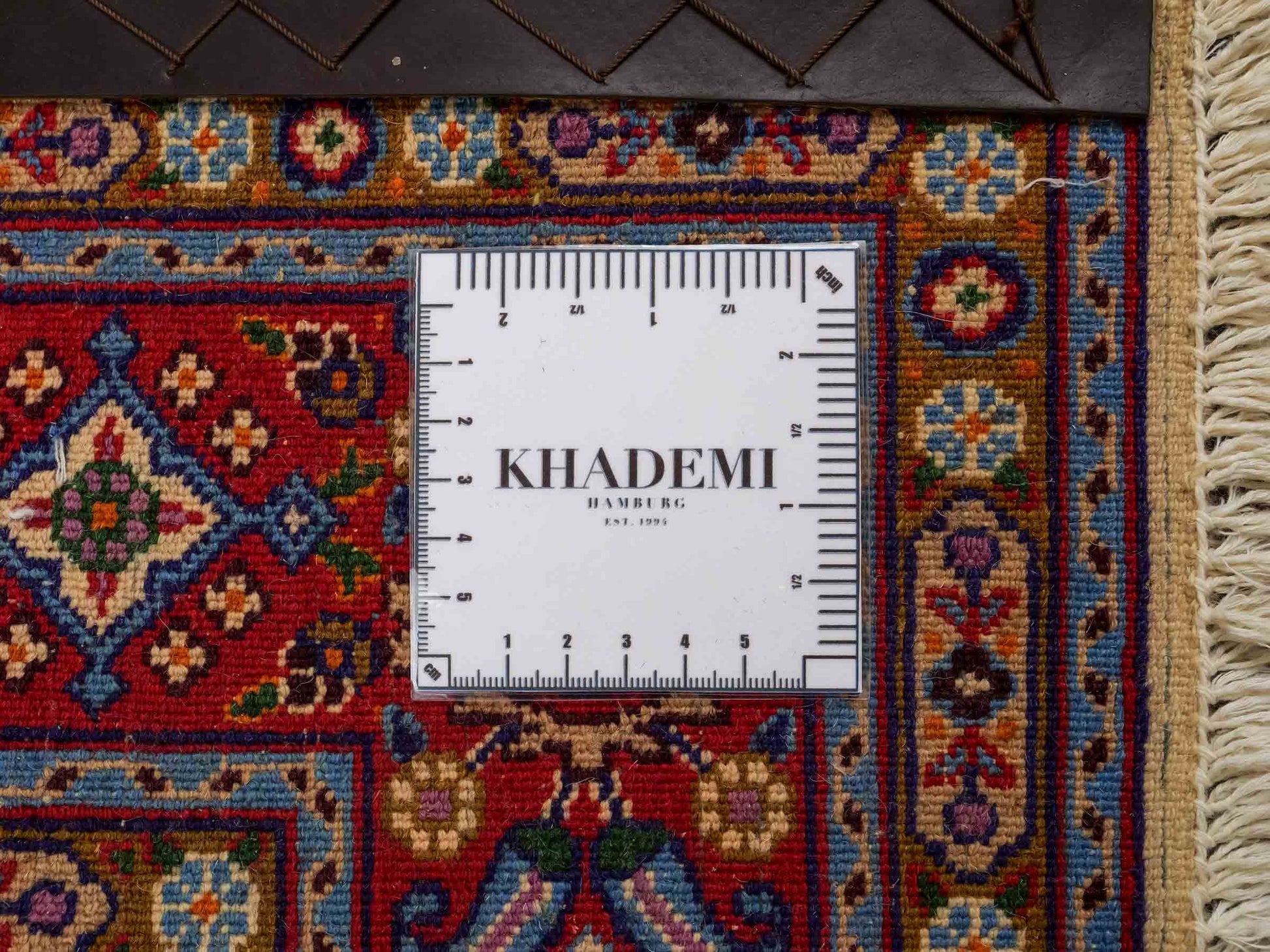 Feiner, handgeknüpfter Moud Perserteppich aus reiner Wolle mit Medaillon von Khademi. Größe: 145 x 100 cm. Farbe: Rot, creme. RB3-11B. Ursprung: Iran / Persien. Verkauf durch JUPITER Intl.