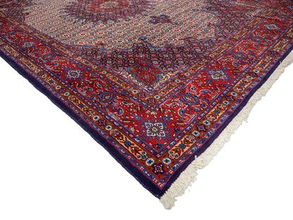 Feiner, hangeknüpfter Moud Perserteppich aus Wolle von Khademi. Größe: 284 x 198 cm. Farbe: Rot, blau, creme. Verkauf durch JUPITER Intl.