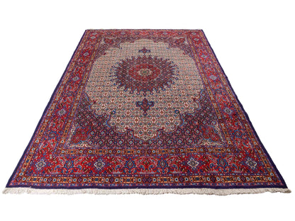 Feiner, hangeknüpfter Moud Perserteppich aus Wolle von Khademi. Größe: 284 x 198 cm. Farbe: Rot, blau, creme. Verkauf durch JUPITER Intl.