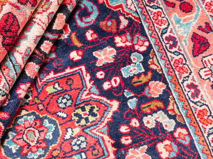 Handgeknüpfter Sarough Mahal Perserteppich aus Wolle von Khademi. Farbe: Blau, Rot. Größe: 317 x 137 cm. Vertrieb durch JUPITER Intl.