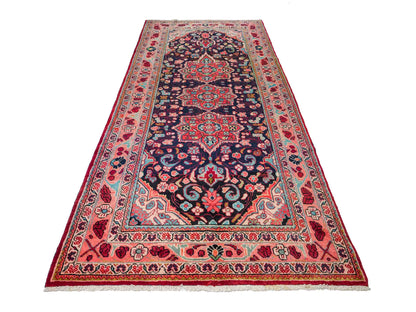 Handgeknüpfter Sarough Mahal Perserteppich aus Wolle von Khademi. Farbe: Blau, Rot. Größe: 317 x 137 cm. Vertrieb durch JUPITER Intl.