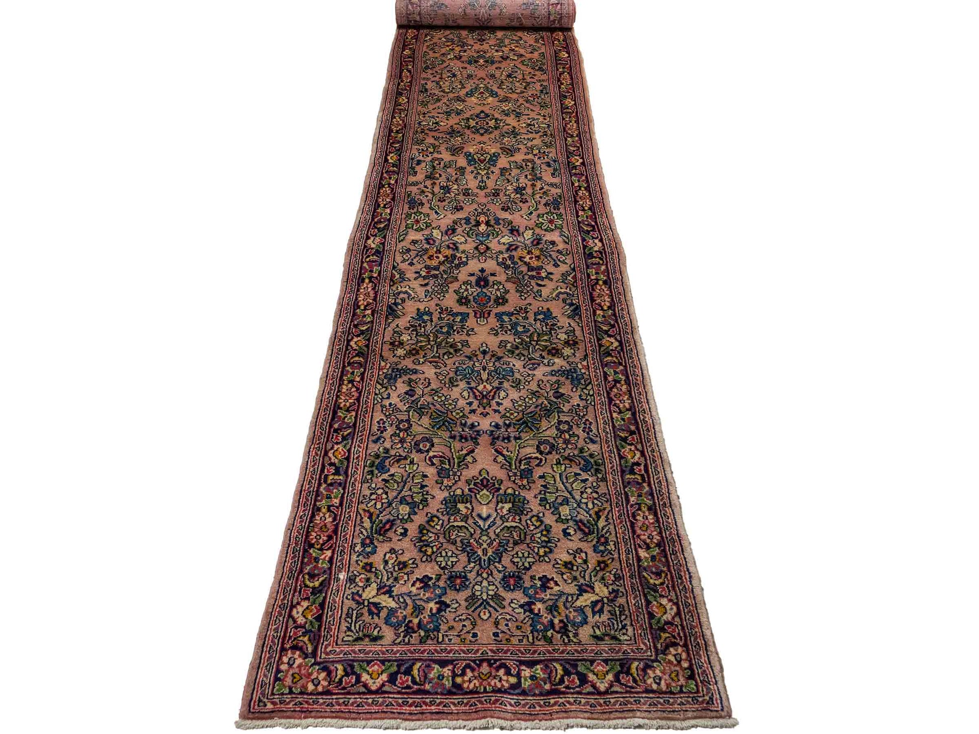 Feiner, handgeknüpfter Sarough Perserteppich Läufer aus Wolle von Khademi. Größe: 423 x 75 cm. Farbe: Rosarot, blau. Verkauf durch JUPITER Intl.