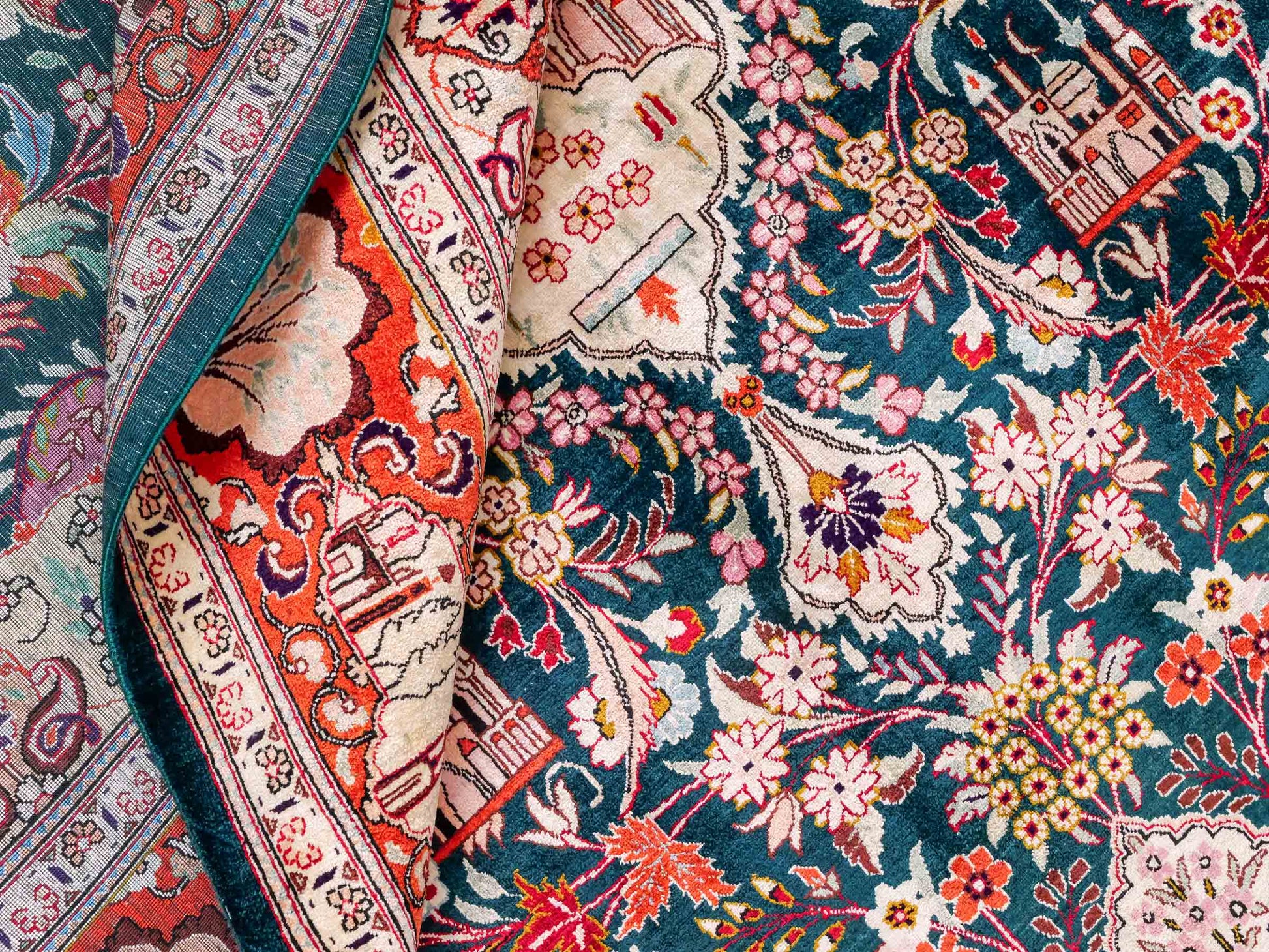 Sehr feiner, handgeknüpfter Ghom Seidenteppich aus reiner Seide mit Medaillon von Khademi. Größe: 198 x 133 cm. Farbe: Grün, orange. RB3-1605. Ursprung: Iran / Persien. Verkauf durch JUPITER Intl.
