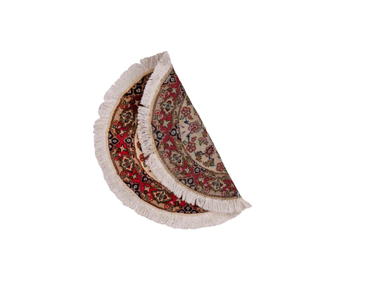 Sehr feiner, handgeknüpfter Täbriz Perserteppich aus Wolle mit Seide von Khademi. Farbe: Cremeweiß, rosa. Größe: 50 x 50 cm. Form: Rund. Vertrieb durch JUPITER Intl.