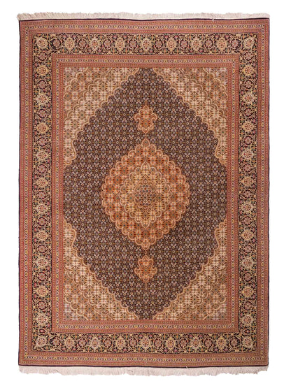 Sehr feiner, handgeknüpfter Täbriz Mahi Perserteppich aus Wolle und Seide mit Medaillon von Khademi. Größe: 220 x 157 cm. Farbe: Blau, braun. RB3-49. Verkauf durch JUPITER Intl.