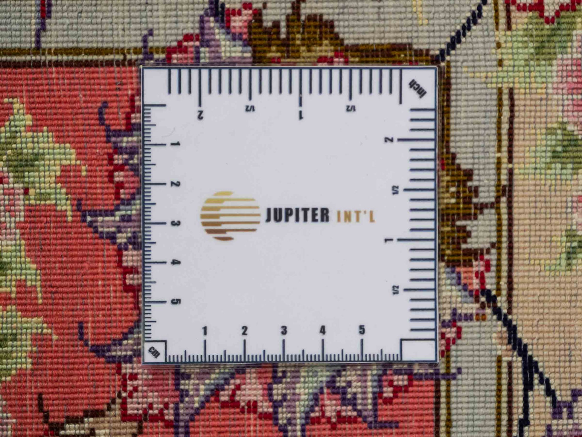 Sehr feiner, handgeknüpfter Khademi Täbriz Perserteppich aus Wolle mit Seide, creme, pink. 201x153 cm. Verkauf durch Jupiter Intl.