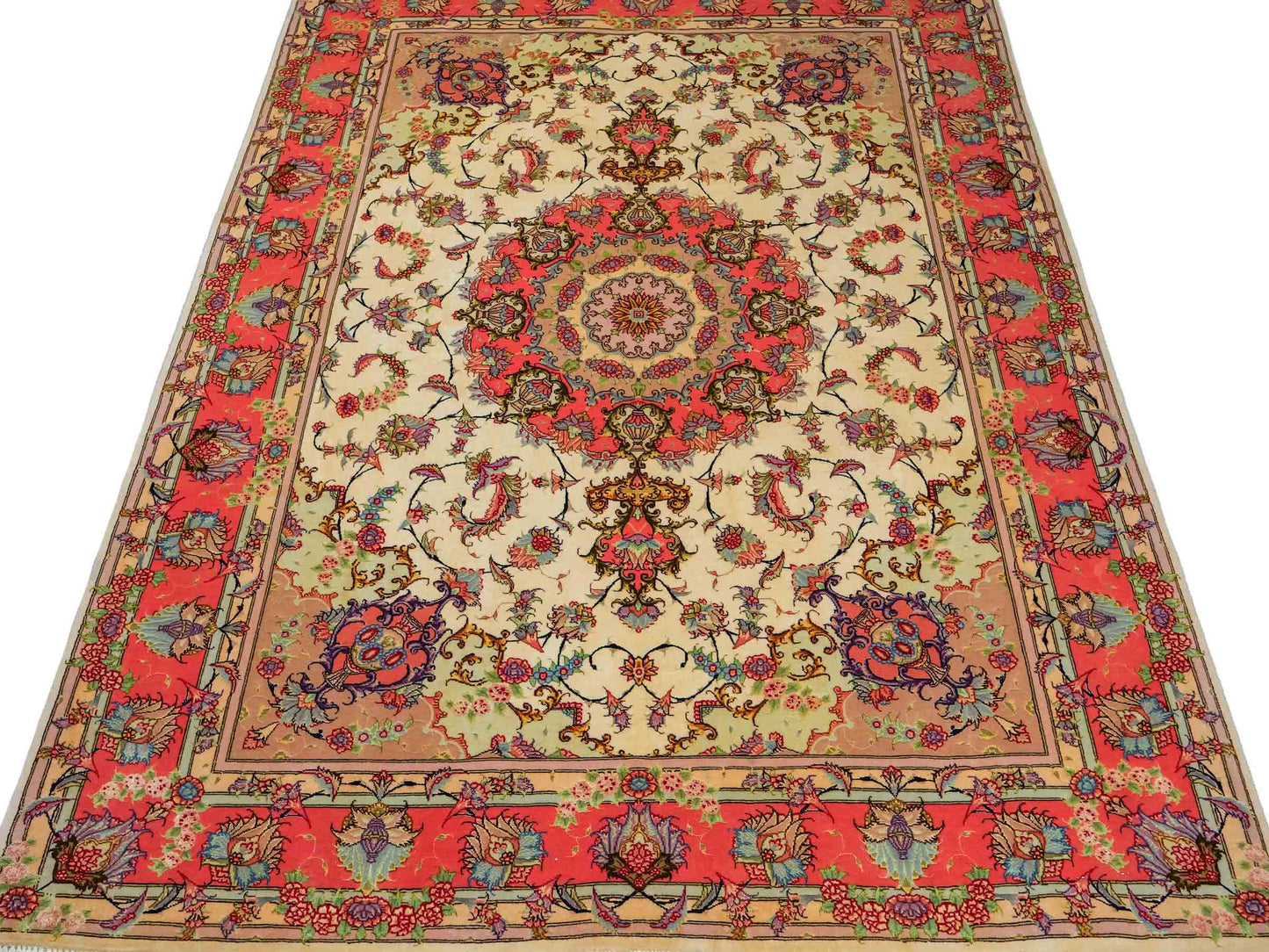 Sehr feiner, handgeknüpfter Khademi Täbriz Perserteppich aus Wolle mit Seide, creme, pink. 201x153 cm. Verkauf durch Jupiter Intl.
