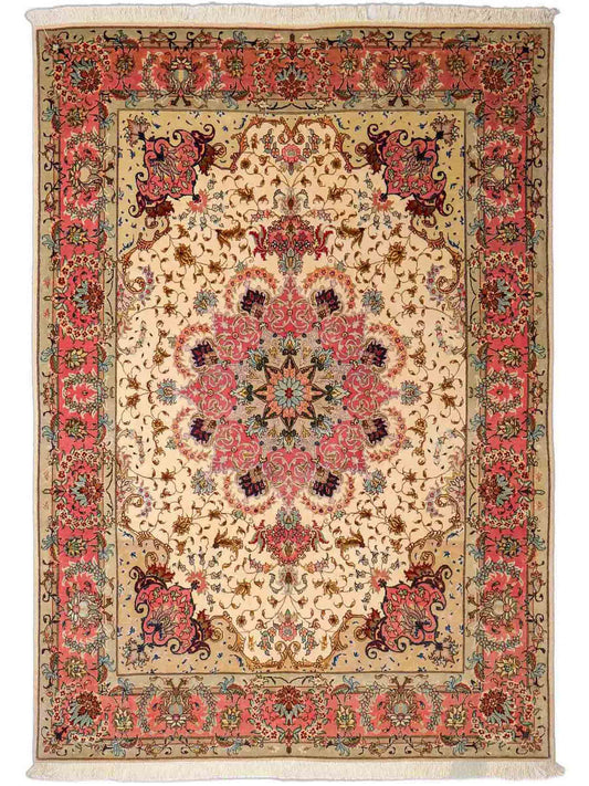 Sehr feiner, handgeknüpfter Khademi Täbriz Perserteppich aus Wolle mit Seide, creme, pink. 202x151 cm. Verkauf durch Jupiter Intl.