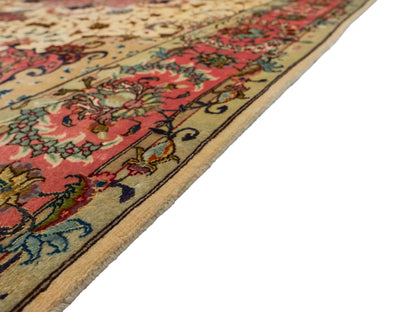 Sehr feiner, handgeknüpfter Khademi Täbriz Perserteppich aus Wolle mit Seide, creme, pink. 202x151 cm. Verkauf durch Jupiter Intl.