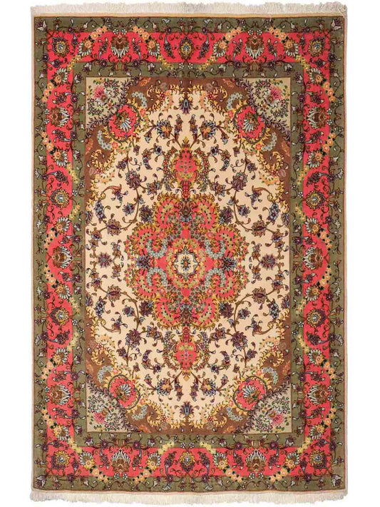 Sehr feiner, handgeknüpfter Khademi Täbriz Perserteppich aus Wolle mit Seide, creme, pink. 202x156 cm. Verkauf durch Jupiter Intl.