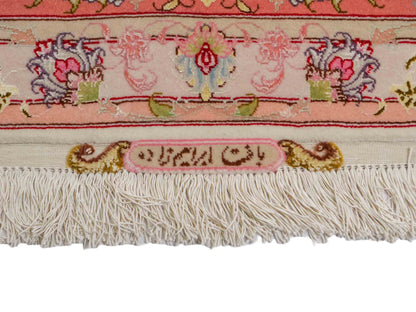 Sehr feiner, handgeknüpfter Khademi Täbriz Perserteppich aus Wolle mit Seide, creme, rosa. 264x253 cm. Verkauf durch Jupiter Intl.
