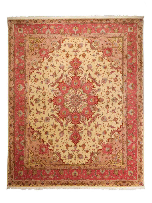 Sehr feiner, handgeknüpfter Khademi Täbriz Perserteppich aus Wolle mit Seide, creme, rosa, pink. 296x246 cm. Verkauf durch Jupiter Intl.