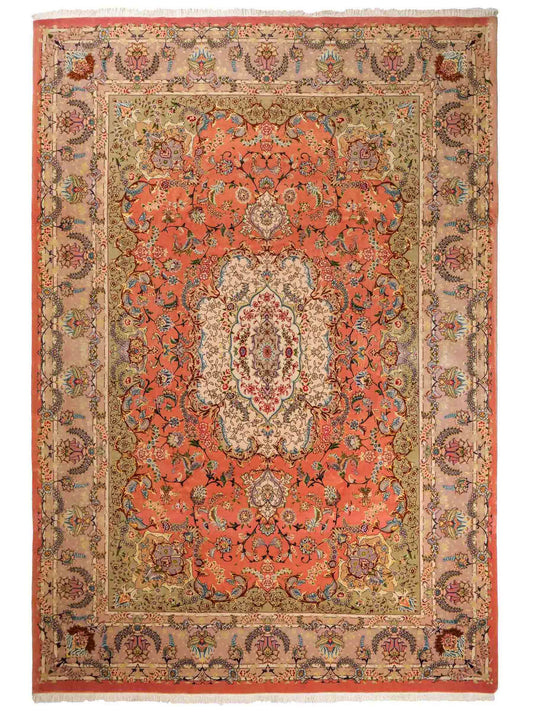 Sehr feiner, handgeknüpfter Khademi Täbriz Perserteppich aus Wolle mit Seide, orange. 344x251 cm. Verkauf durch Jupiter Intl.