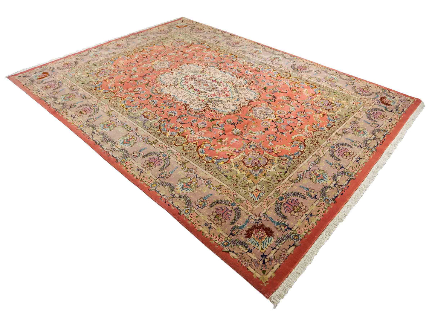 Sehr feiner, handgeknüpfter Khademi Täbriz Perserteppich aus Wolle mit Seide, orange. 344x251 cm. Verkauf durch Jupiter Intl.