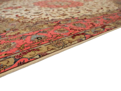 Sehr feiner, handgeknüpfter Khademi Täbriz Perserteppich aus Wolle mit Seide, creme, pink. 350x246 cm. Verkauf durch Jupiter Intl.