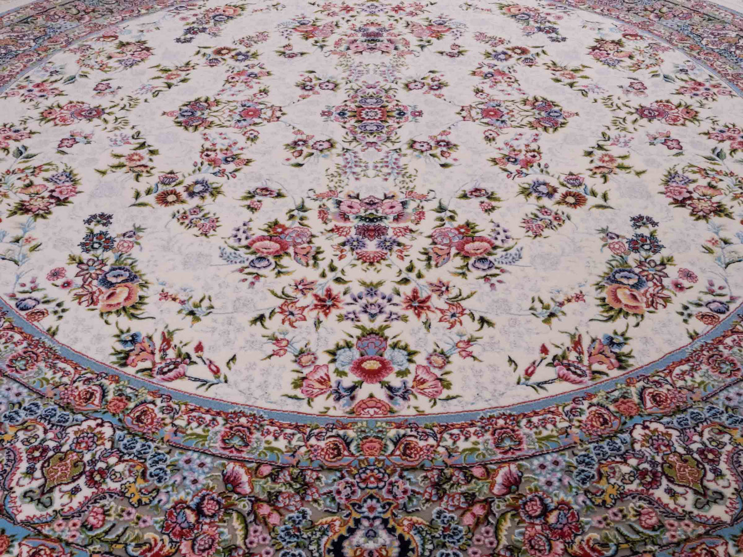 Persischer Maschinenteppich von Khademi aus Acryl, rund, creme, Allover-Täbriz-Design, Größe: 150 x 150 cm. Made in Iran. Teppichnummer: KB4-1838. Verkauf durch Jupiter Intl.
