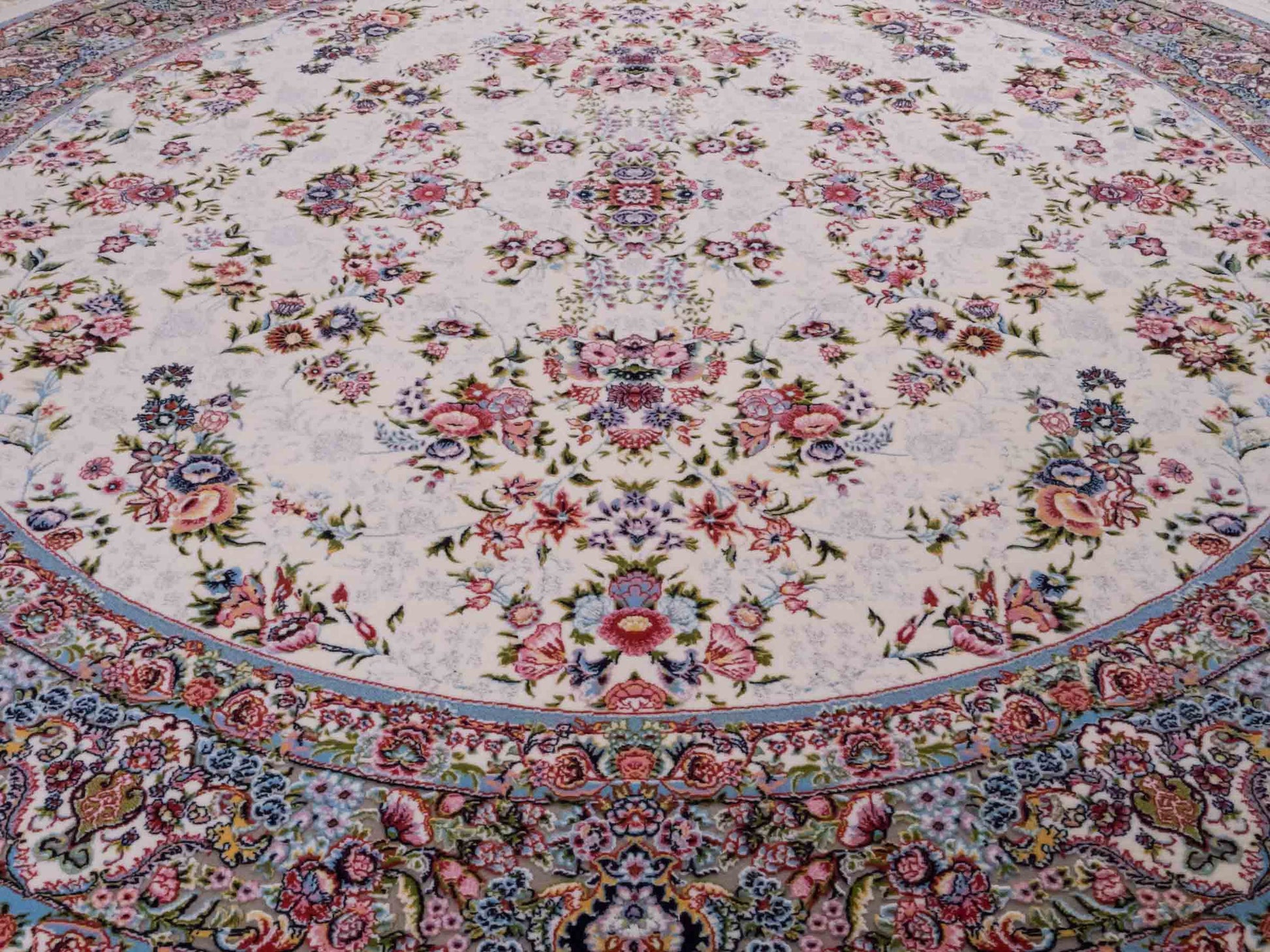 Persischer Maschinenteppich von Khademi aus Acryl, rund, creme, Allover-Täbriz-Design, Größe: 150 x 150 cm. Made in Iran. Teppichnummer: KB4-1838. Verkauf durch Jupiter Intl.