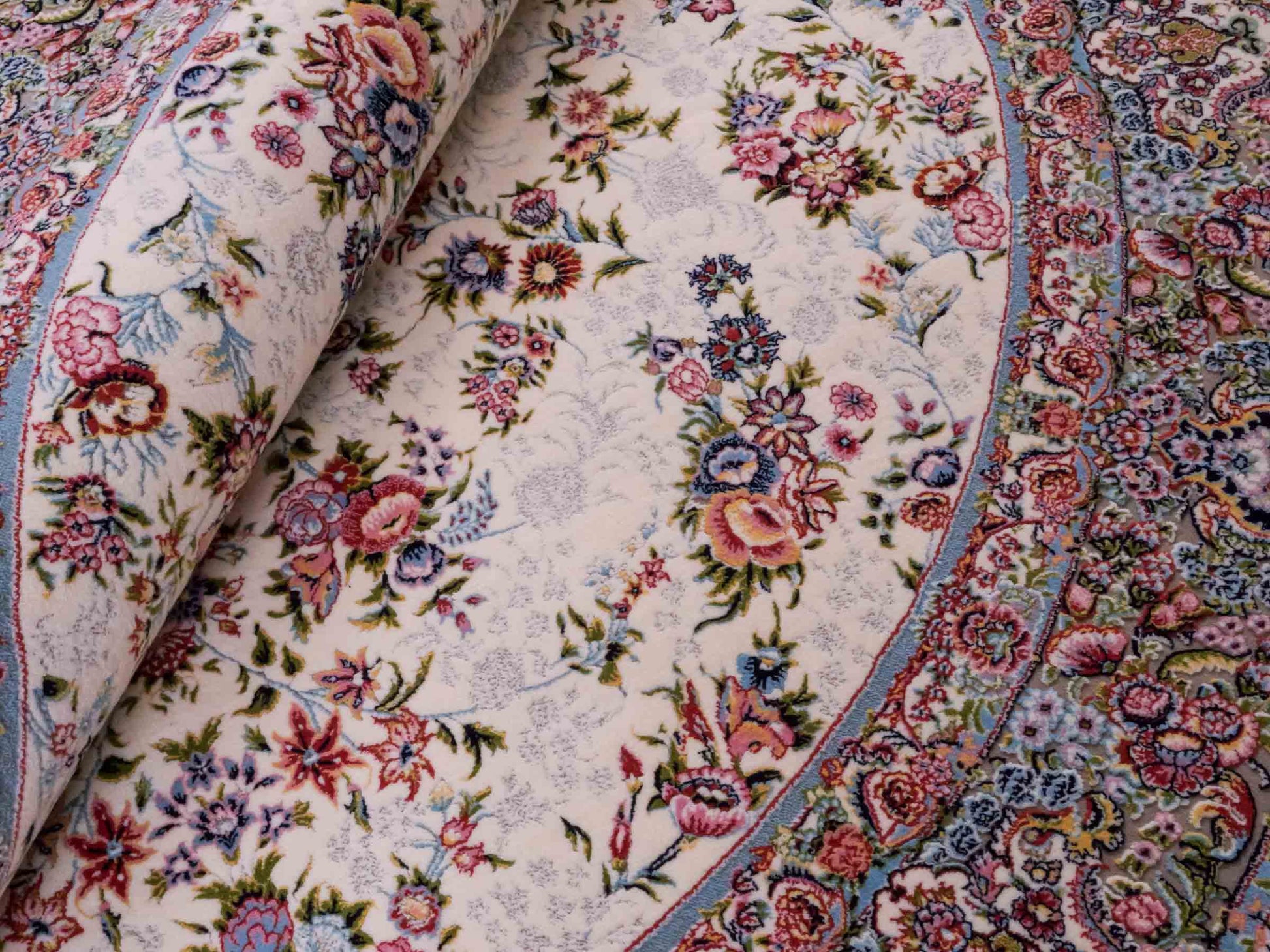 Persischer Maschinenteppich von Khademi aus Acryl, rund, creme, Allover-Täbriz-Design, Größe: 150 x 150 cm. Made in Iran. Teppichnummer: KB4-1838. Verkauf durch Jupiter Intl.