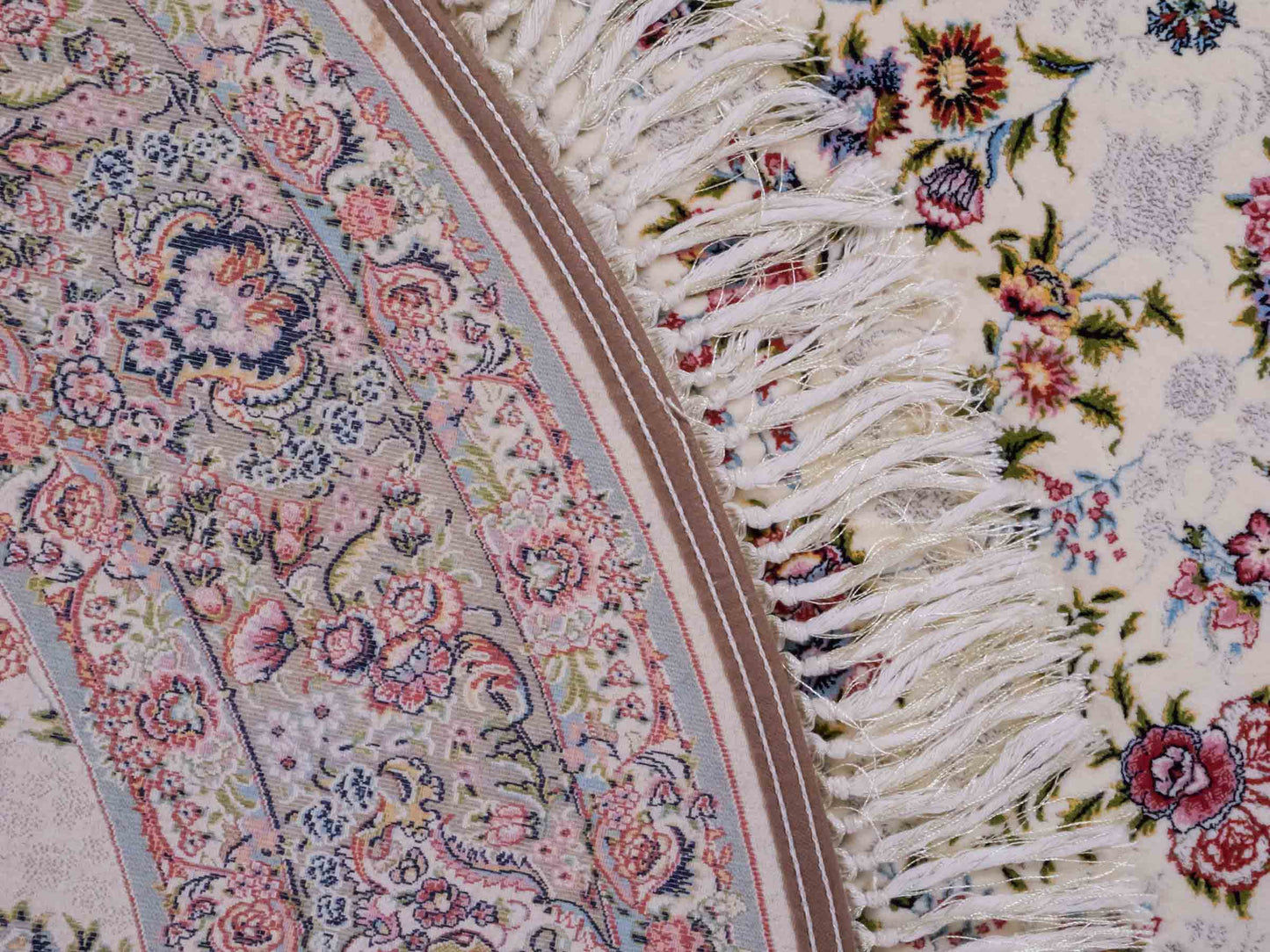 Persischer Maschinenteppich von Khademi aus Acryl, rund, creme, Allover-Täbriz-Design, Größe: 150 x 150 cm. Made in Iran. Teppichnummer: KB4-1838. Verkauf durch Jupiter Intl.